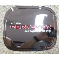 ครอบฝาถังน้ำมัน ชุปโครเมี่ยม ตัวหนังสือแดง Toyota fortuner 2015 ฟอร์จูนเนอร์ 2015 V.1